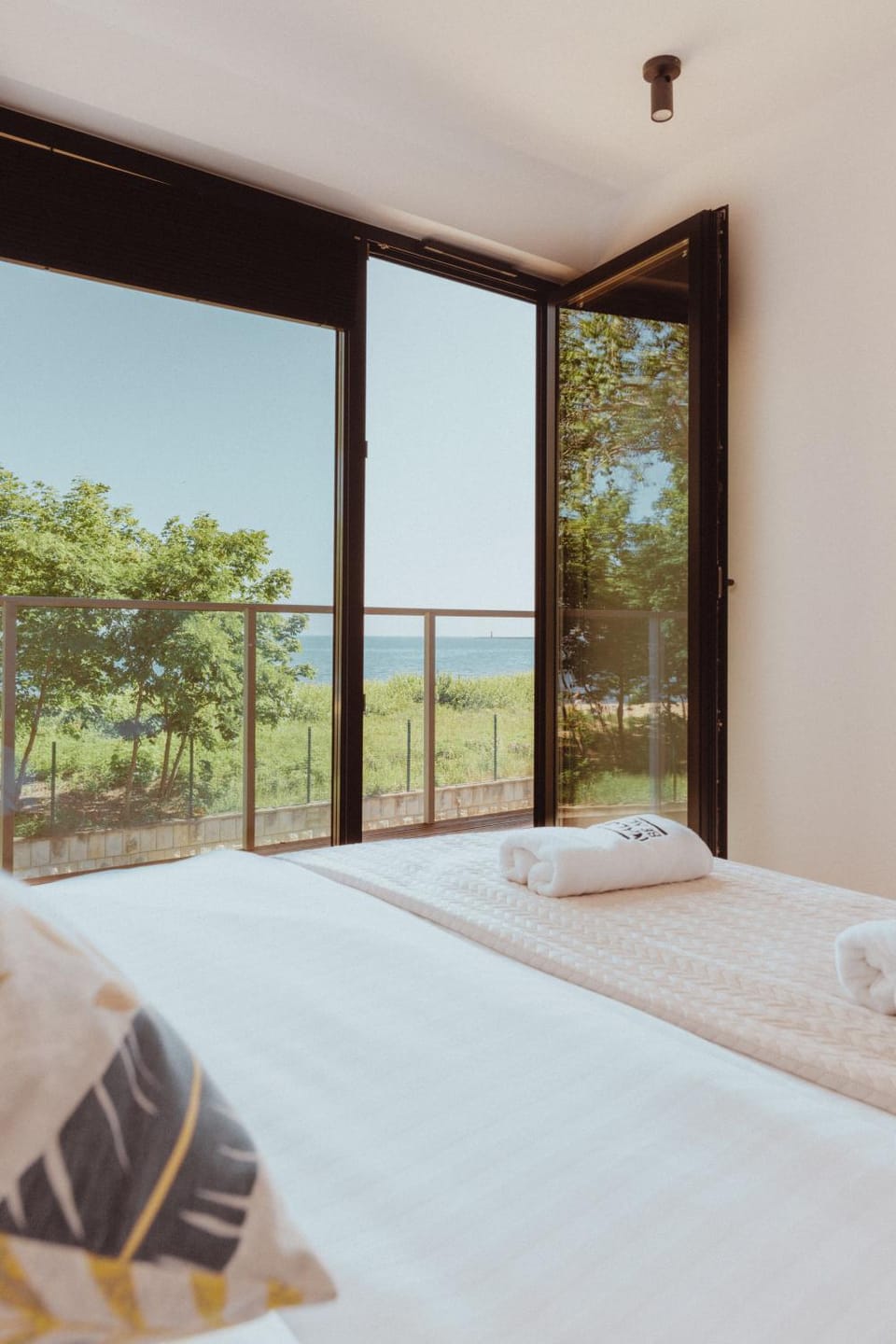 Property building, View (from property/room), View (from property/room), Balcony/Terrace, Balcony/Terrace, Bedroom, Landmark view, Landmark view