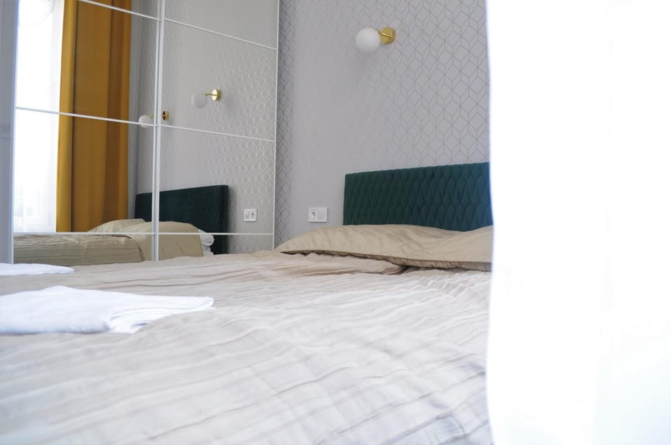 Bed, Bedroom, towels, wardrobe