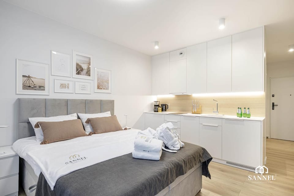 Bed, Kitchen or kitchenette, Photo of the whole room, Decorative detail, Logo/Certificate/Sign, On site