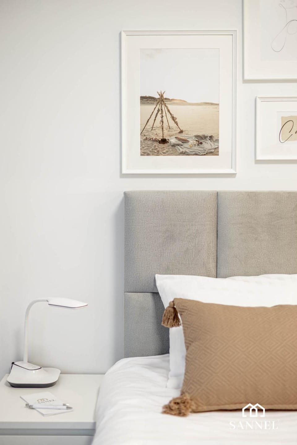 Bed, Decorative detail, On site