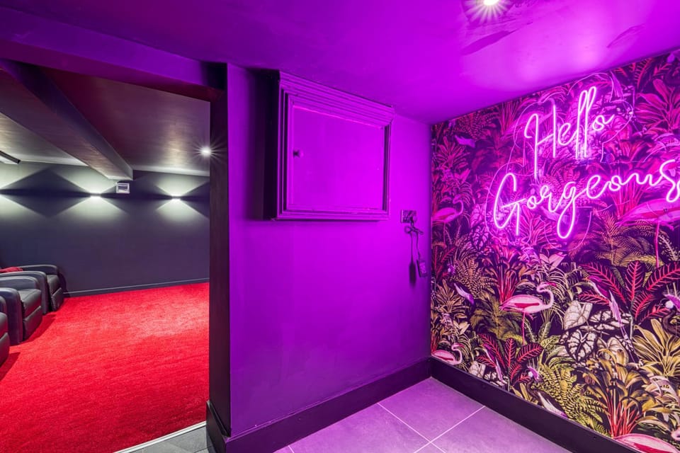 Luxury Georgian Townhouse with Cinema and parking House in Chester