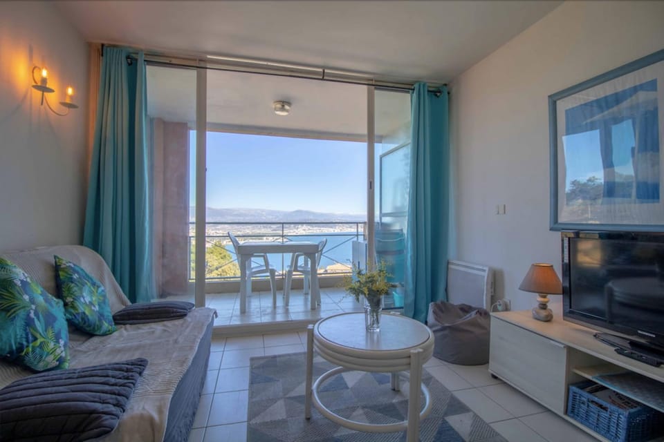 Superb 45m With Balcony And Magnificent Sea View Apartment in Mandelieu-La Napoule