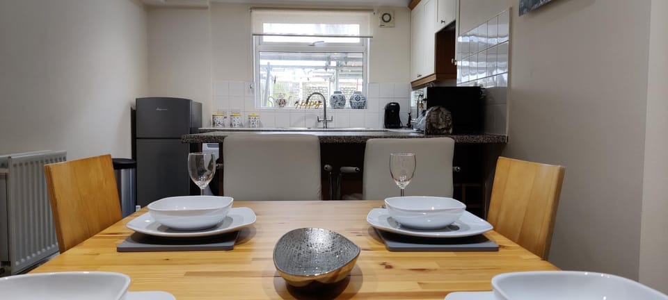 6 Queens Gardens Apartment in Eastbourne