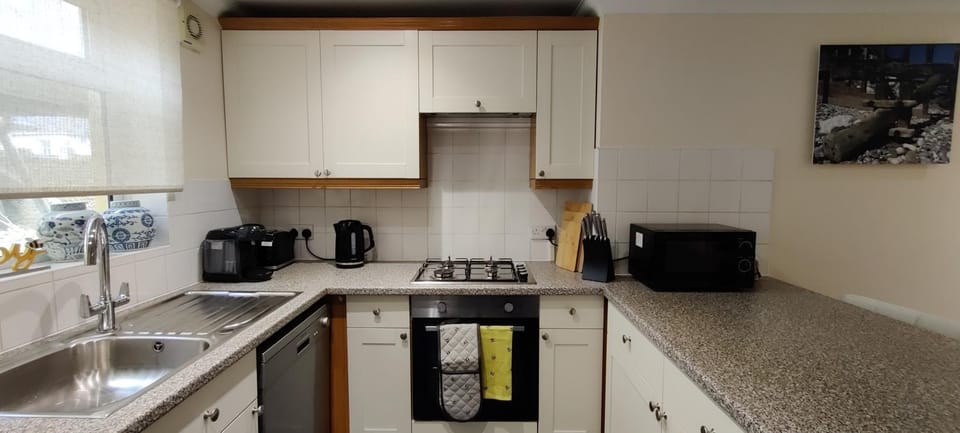 6 Queens Gardens Apartment in Eastbourne