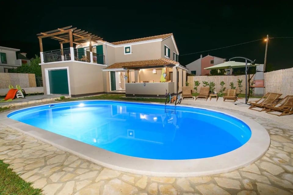 Property building, Swimming pool