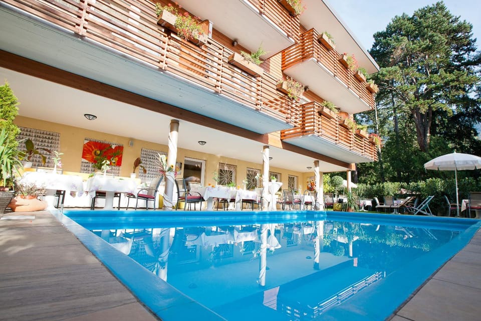 Swimming pool, Swimming pool