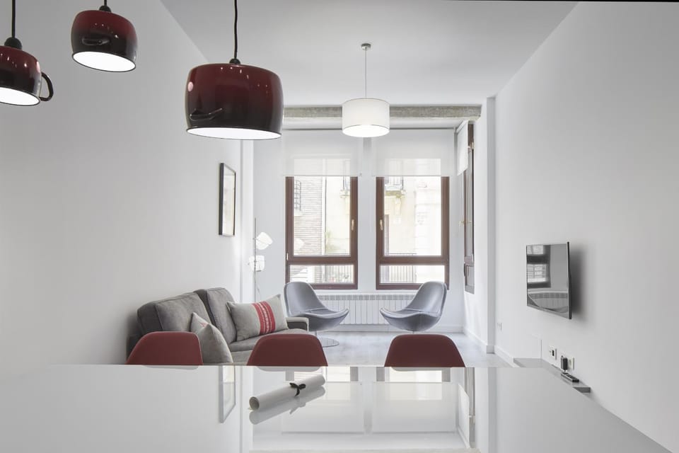 Living room, Photo of the whole room, Seating area, Dining area, internet