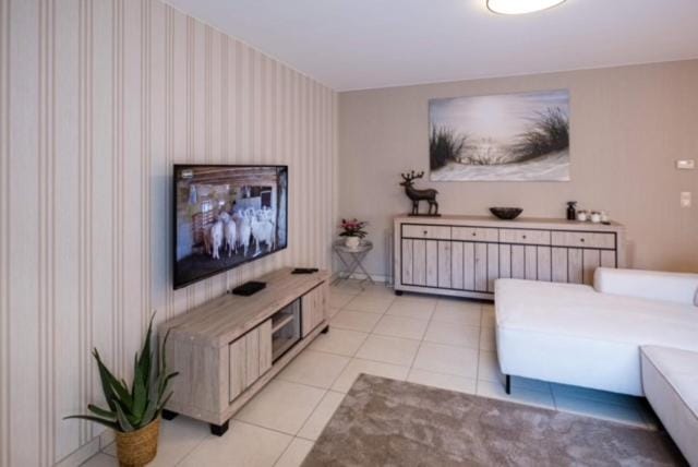 Communal lounge/ TV room, TV and multimedia, Living room, Seating area