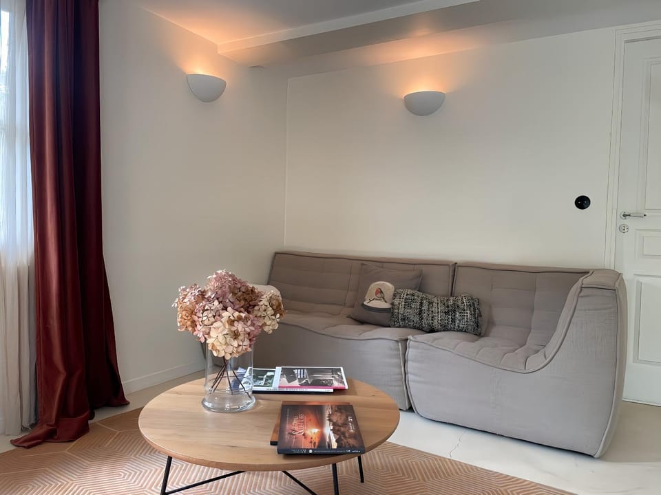 Living room, Seating area