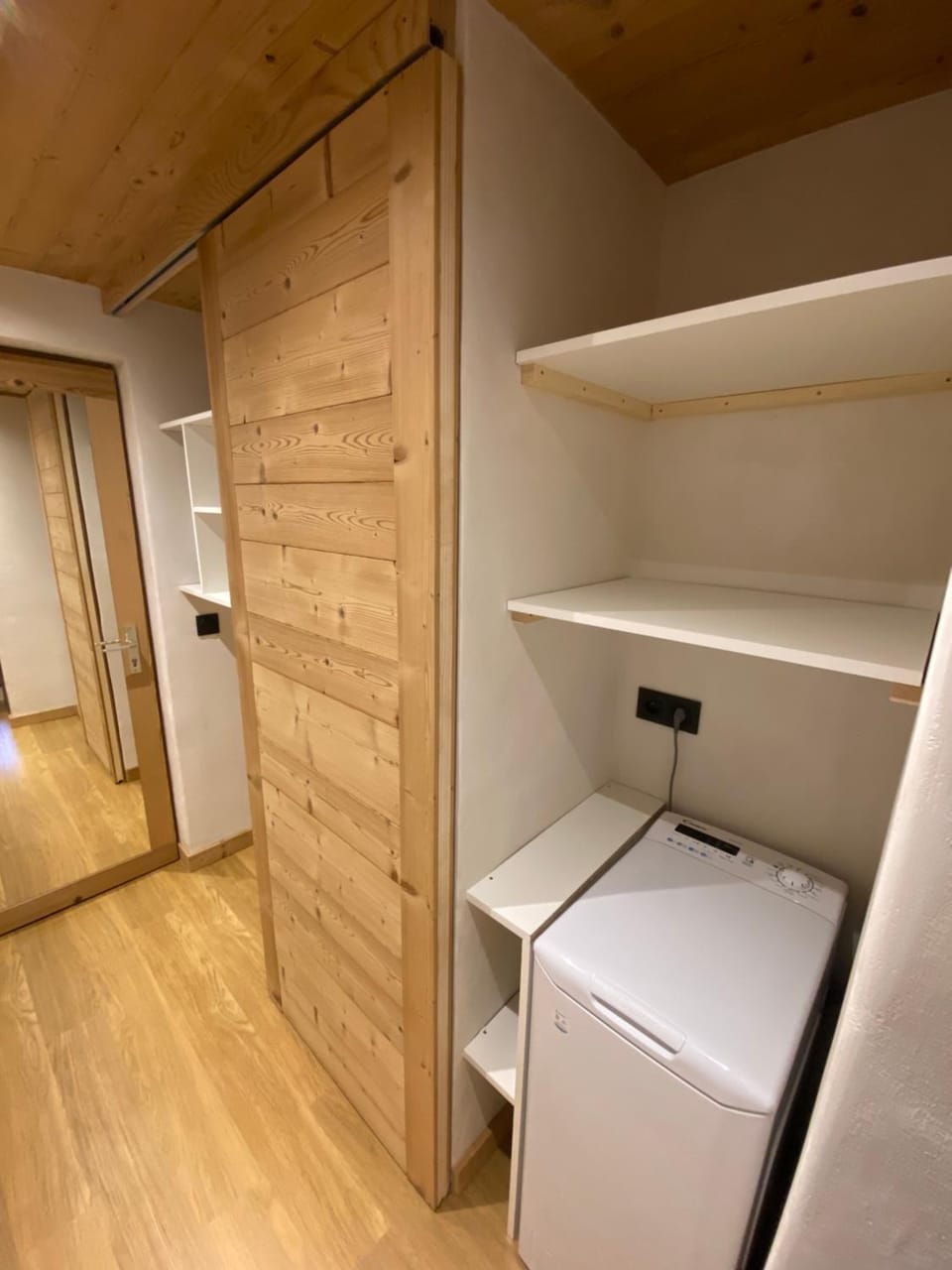 wardrobe, washing machine