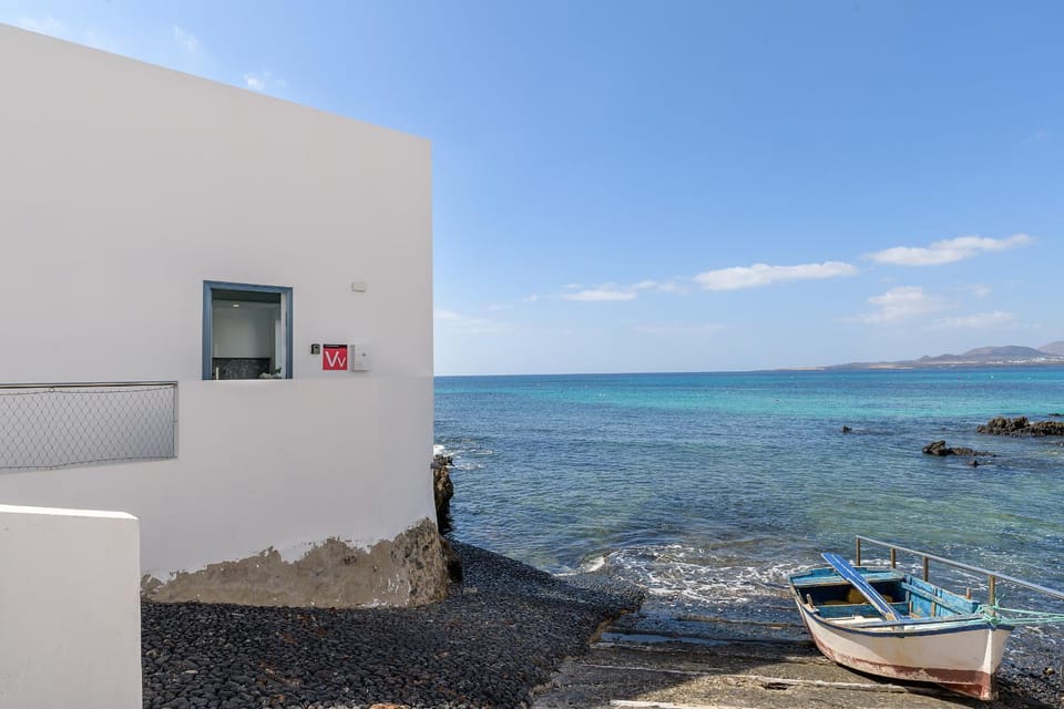 Property building, Facade/entrance, Off site