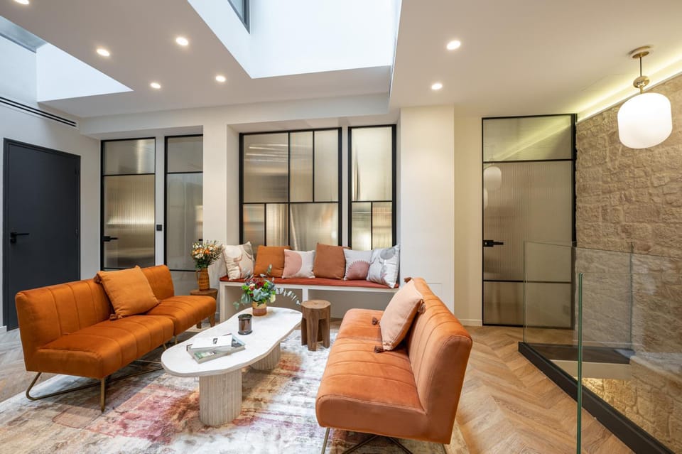 Living room, Seating area