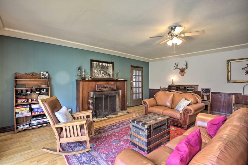 Remote Escape Riverside Home with Scenic Views House in Idanha