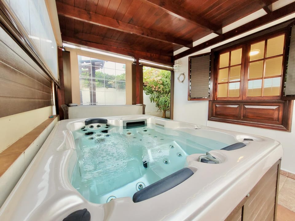 Hot Tub, Hot Tub