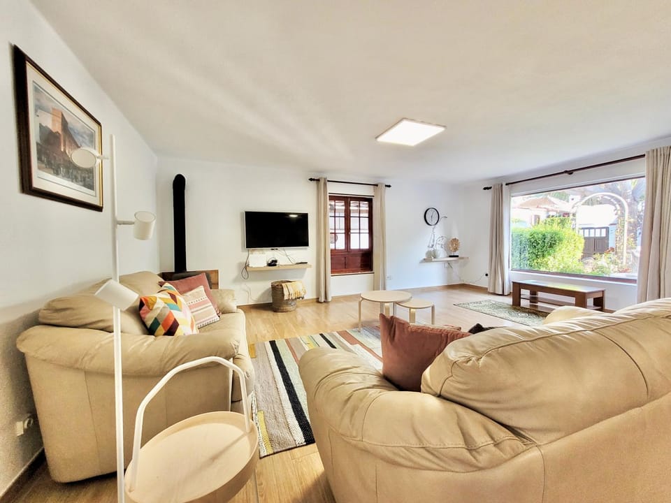 TV and multimedia, Living room, Garden view, flat iron
