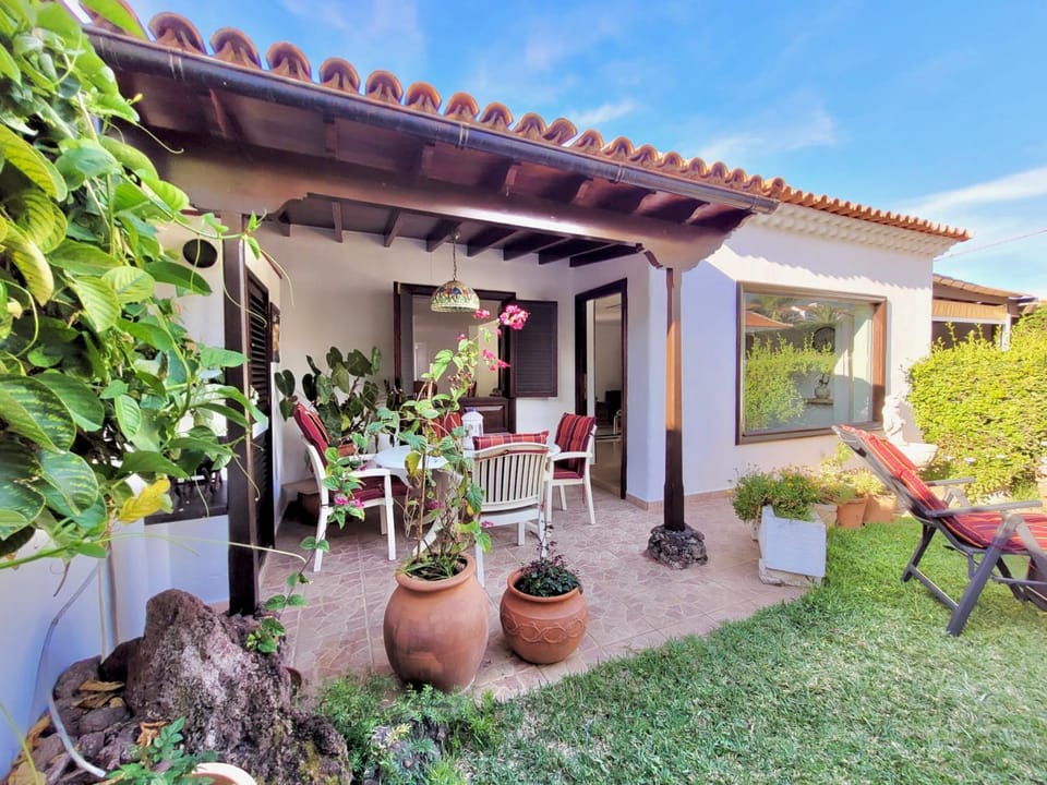 Patio, Facade/entrance, Garden, Balcony/Terrace