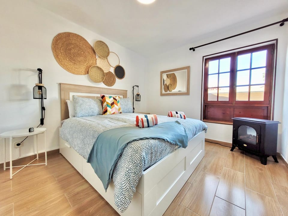 Bed, Photo of the whole room, Bedroom
