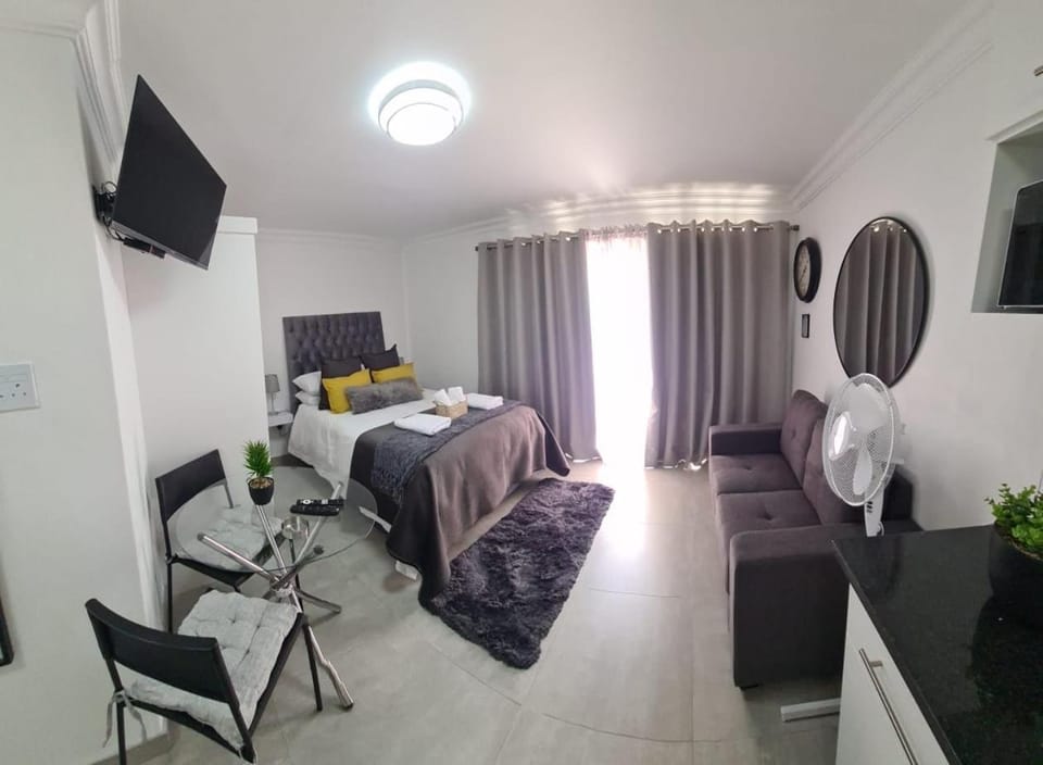 Bed, TV and multimedia, Photo of the whole room