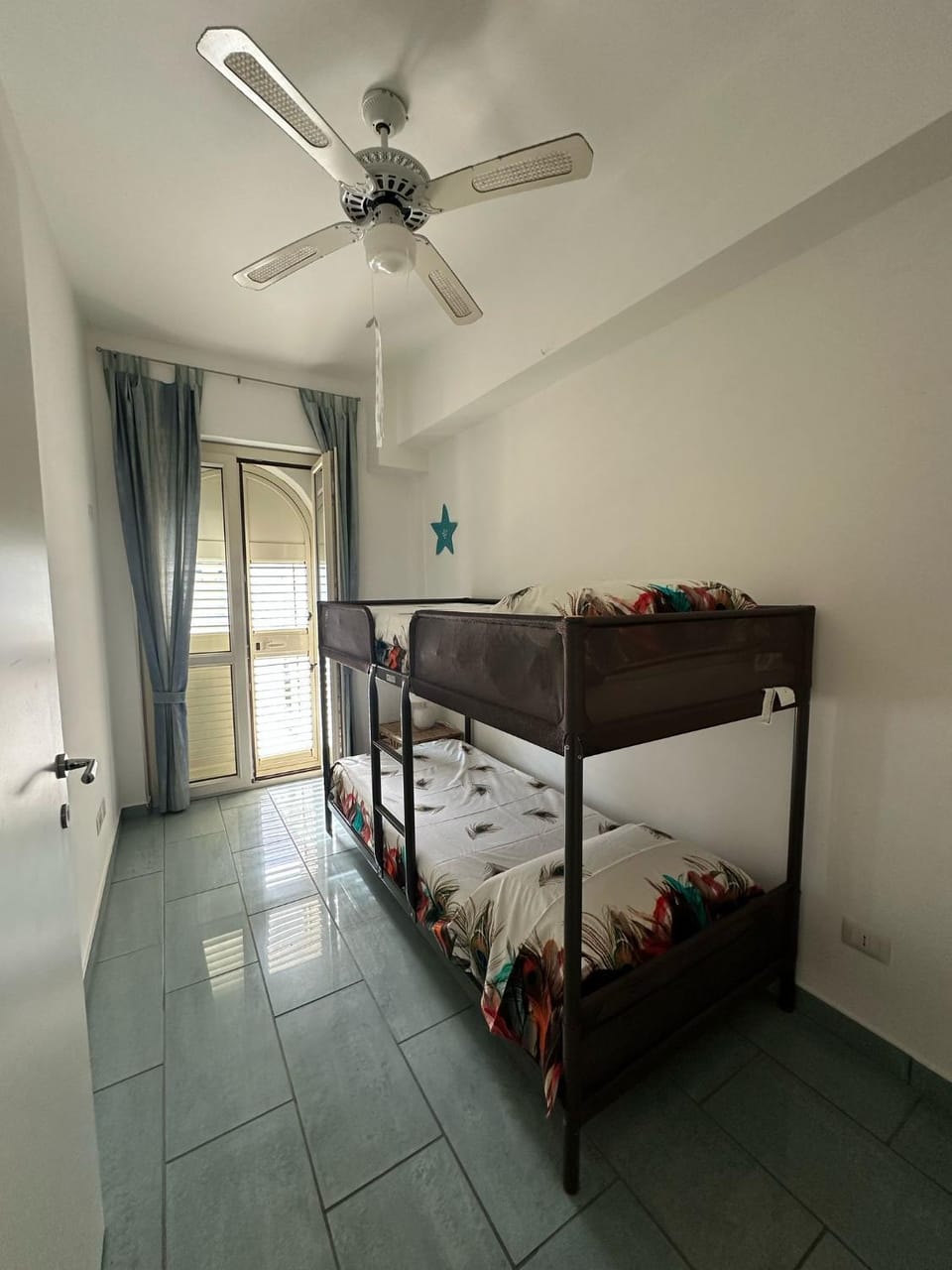 Bedroom, bunk bed