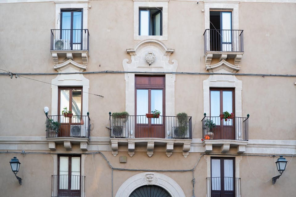 Property building, Facade/entrance, Balcony/Terrace