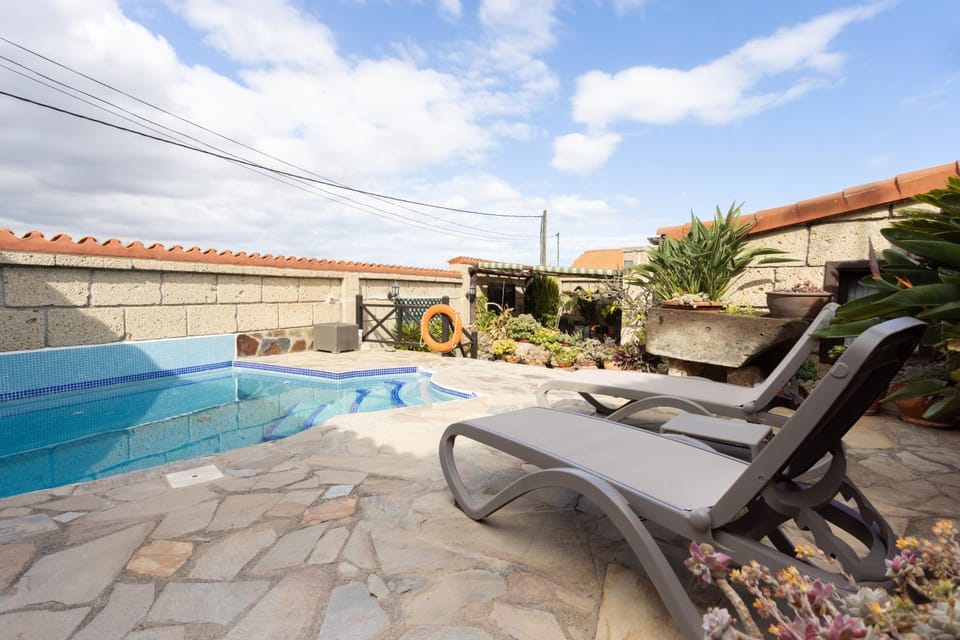 Swimming pool, sunbed
