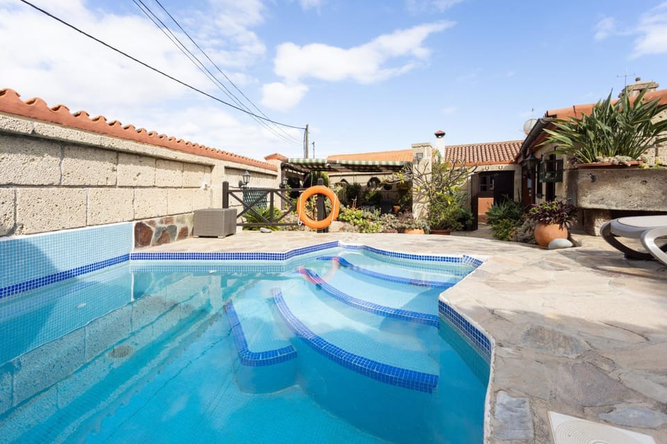 Swimming pool, sunbed