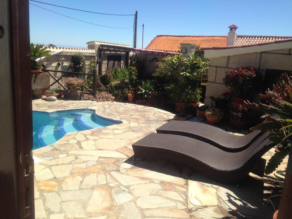 Swimming pool, sunbed