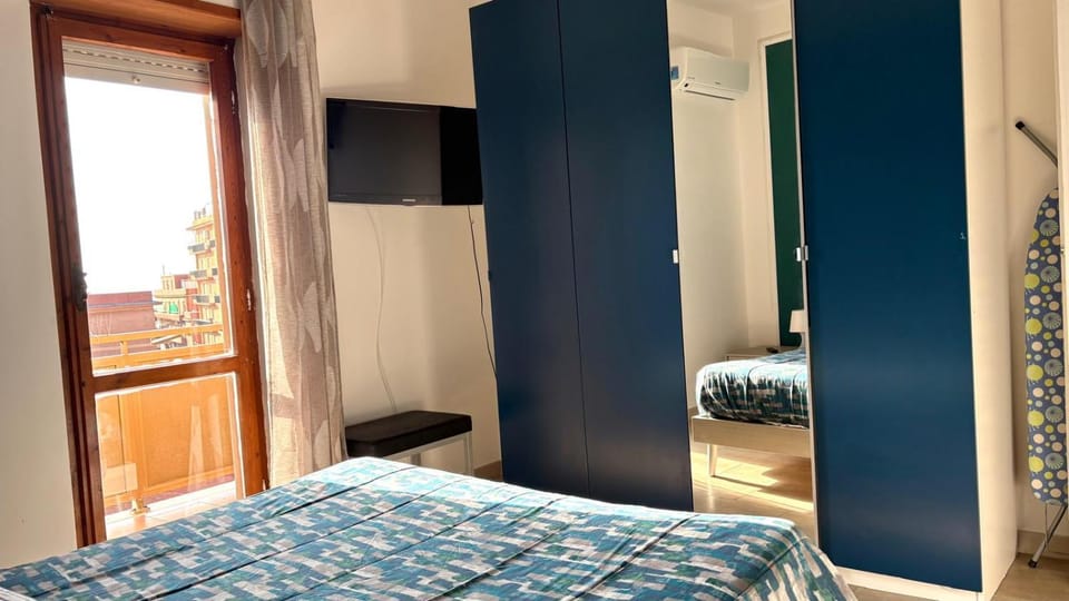 TV and multimedia, Photo of the whole room, Bedroom, wardrobe