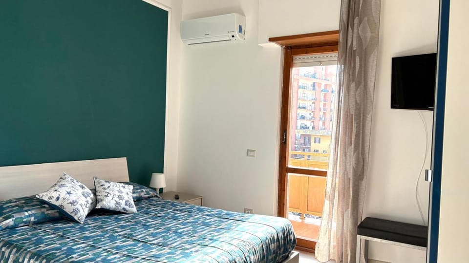 TV and multimedia, Photo of the whole room, Bedroom, air conditioner