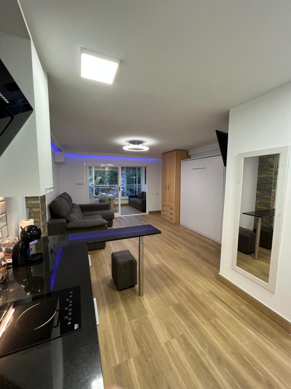TV and multimedia, Kitchen or kitchenette, Living room
