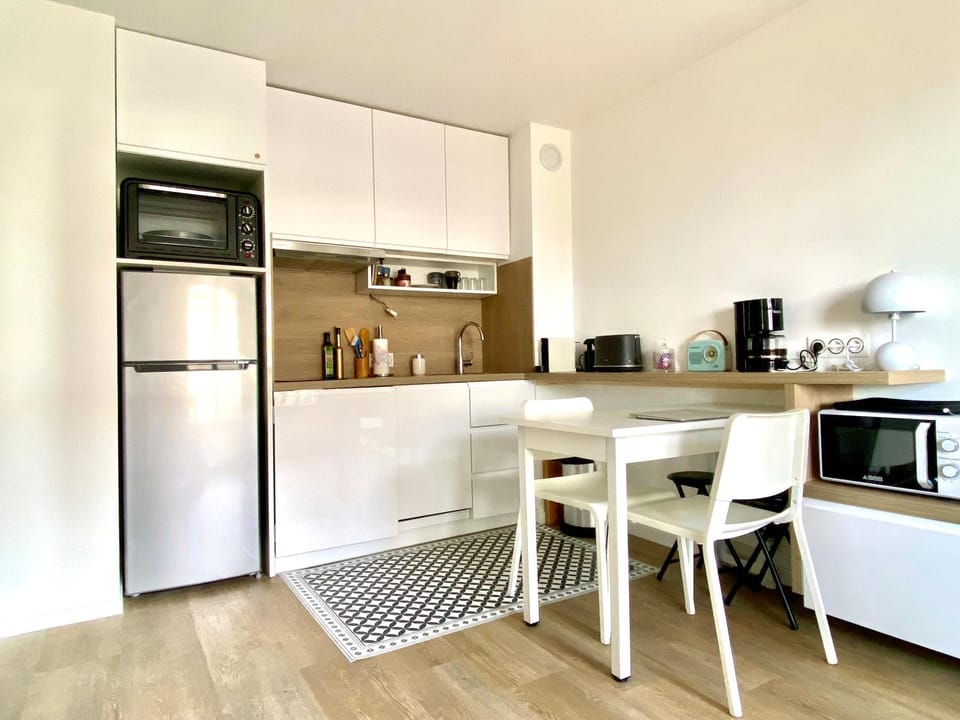 Coffee/tea facilities, dishwasher, minibar, pet friendly, stove, toaster, kitchen