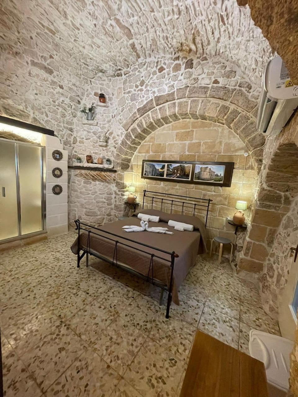 Shower, Bed, Bedroom