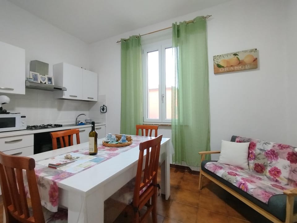 Coffee/tea facilities, Kitchen or kitchenette, Communal kitchen, Breakfast, internet, kitchen