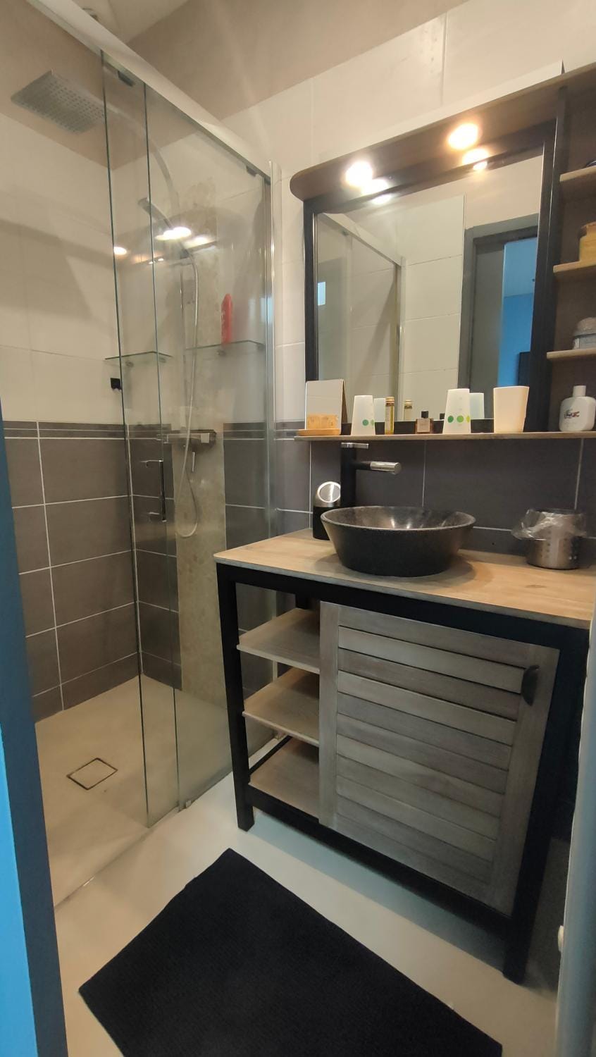 LOFT Descartes Bed and Breakfast in Le Mans