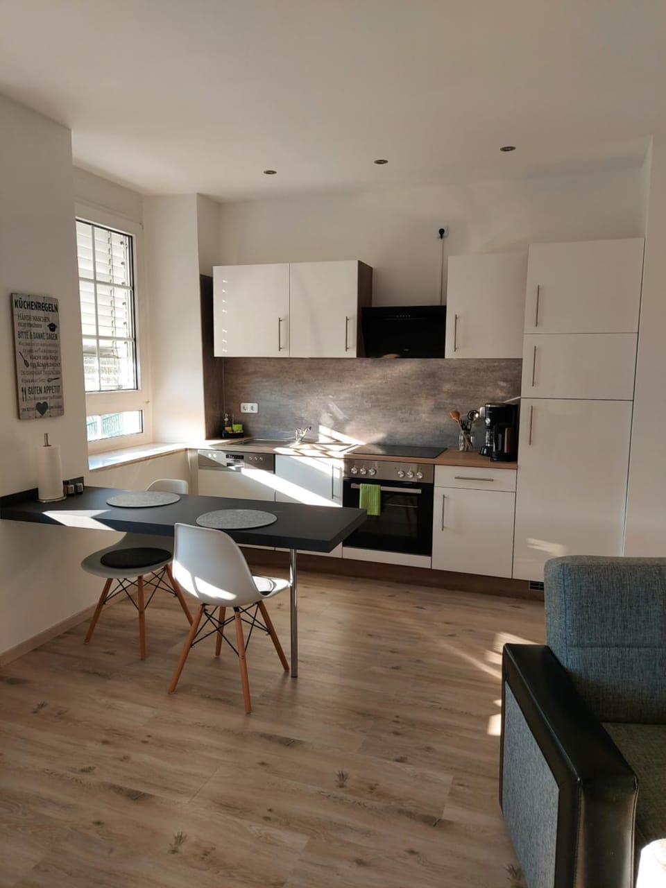 Kitchen or kitchenette, Dining area