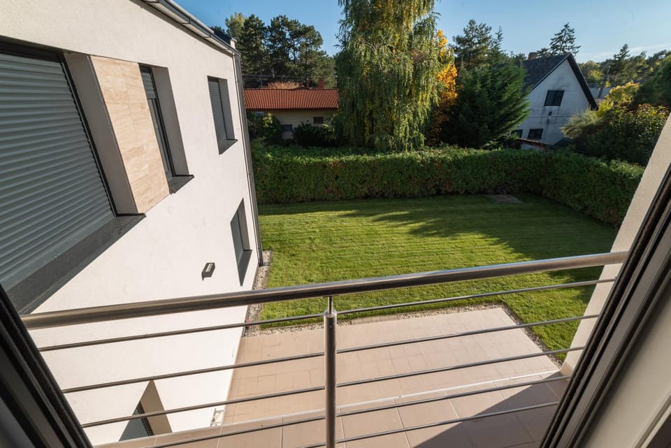 Property building, Spring, Day, Garden, Garden view