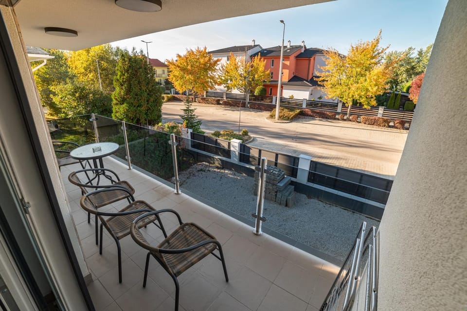 Property building, Day, Neighbourhood, View (from property/room), Balcony/Terrace, Living room, Seating area, City view, Street view, Location, Parking