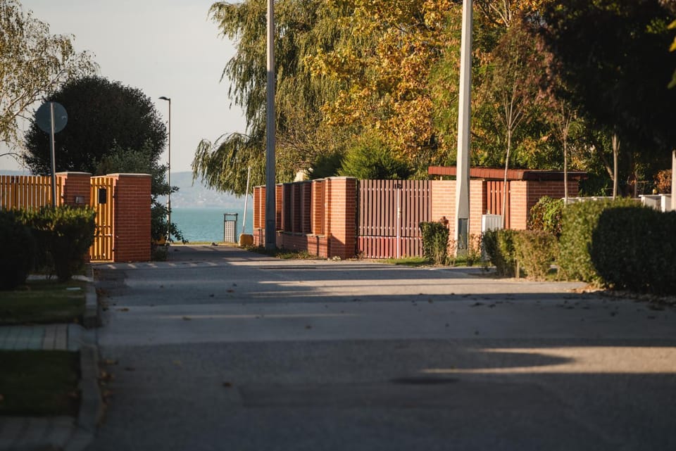 Day, Neighbourhood, Natural landscape
