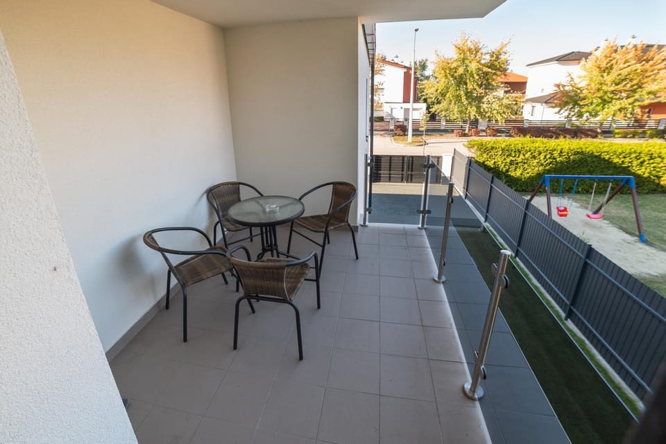 Day, View (from property/room), Balcony/Terrace, Seating area, Dining area