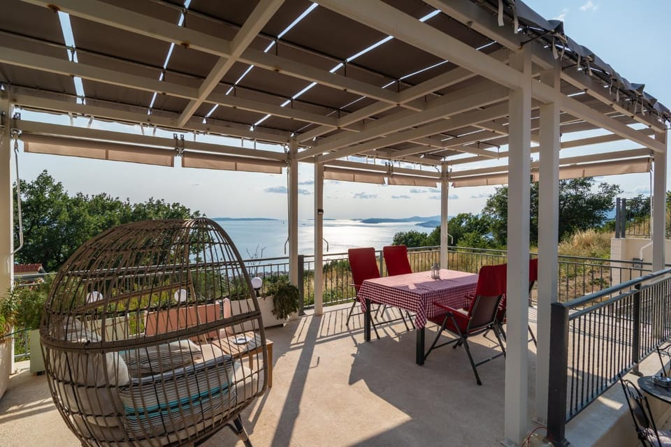 View (from property/room), Balcony/Terrace, Seating area