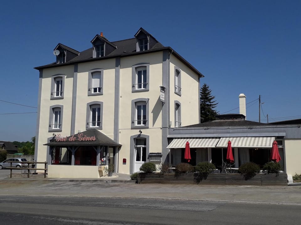 Facade/entrance