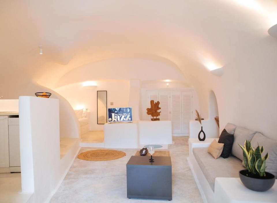 Assyrtiko by A Terre Cave Villas Villa in Santorini