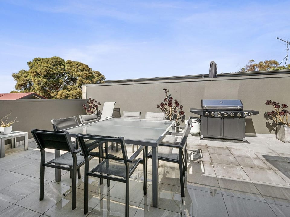 Anderson Central Townhouse - Walk to Shops & Beach House in Torquay