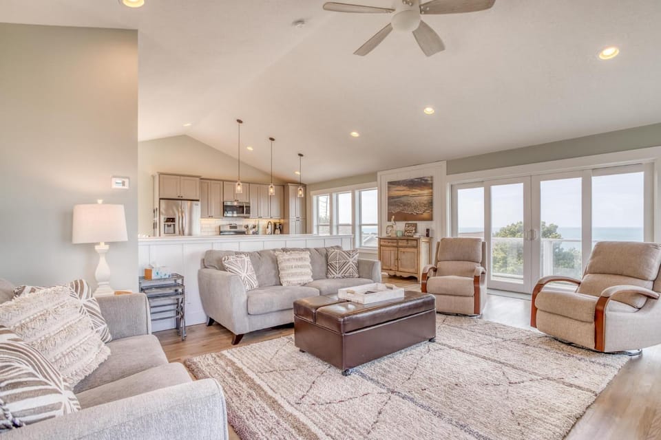 Coastal Haven House in Lincoln City