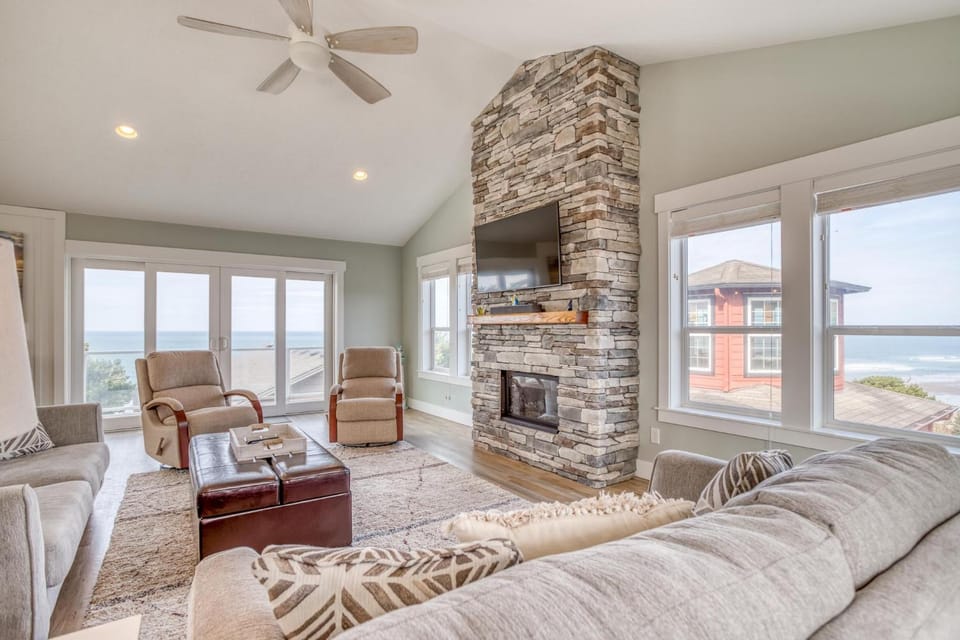 Coastal Haven House in Lincoln City