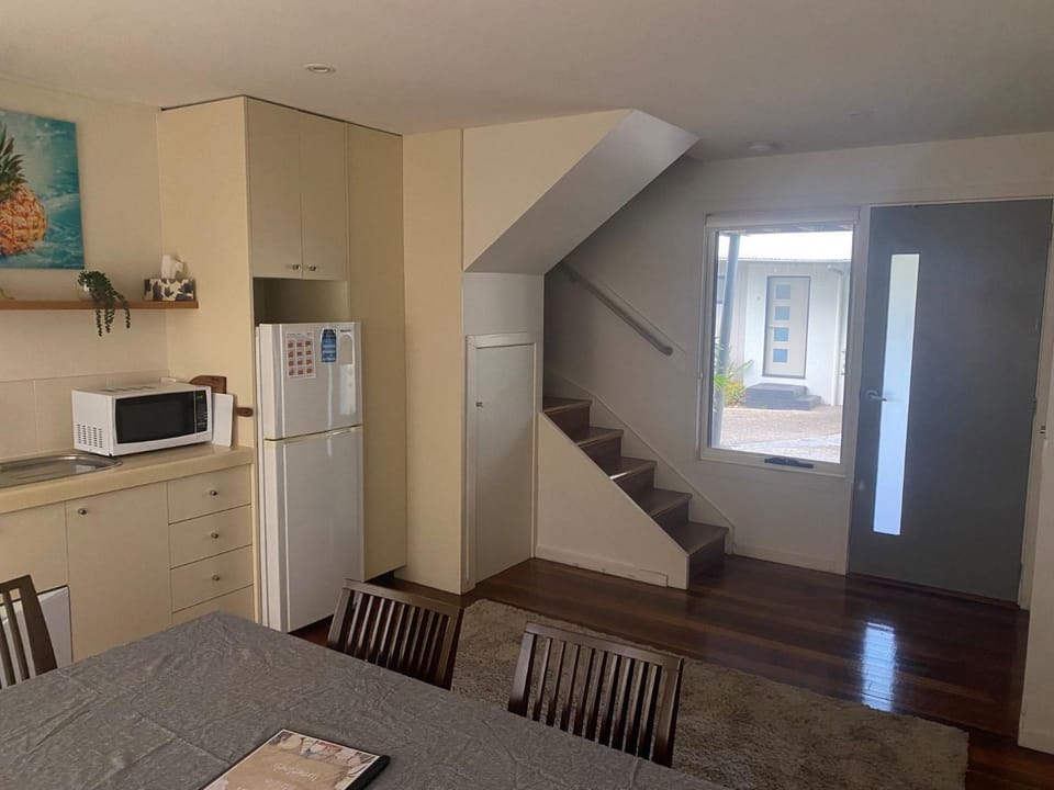 Dining area, kitchen