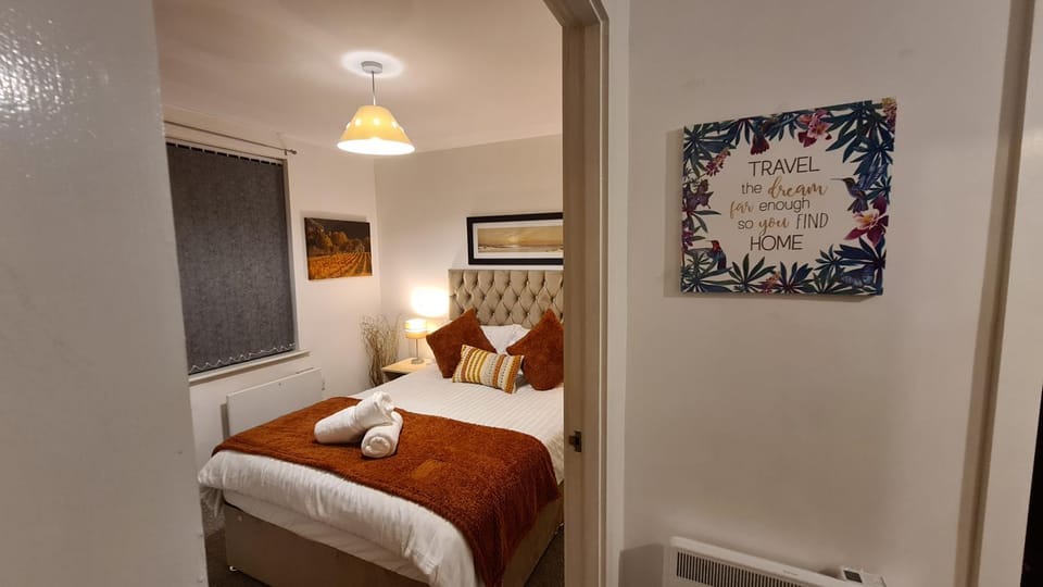 Bed, Bedroom, towels