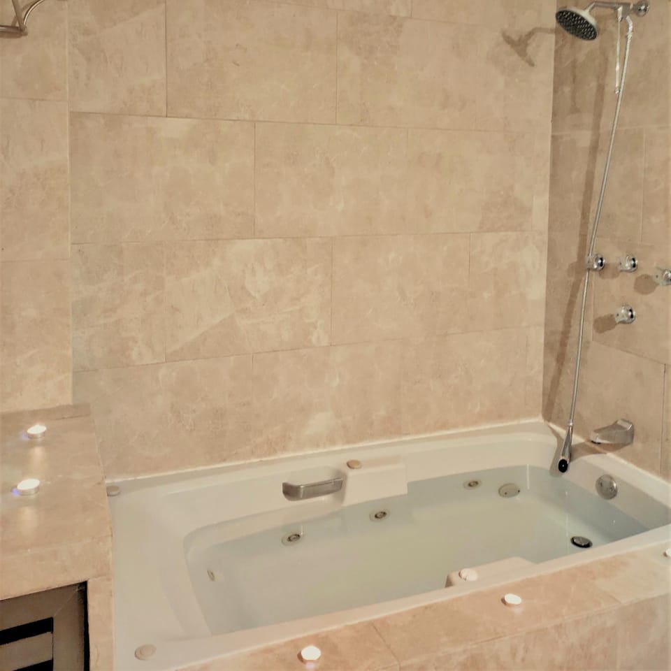 Shower, Hot Tub, Bathroom, Bath