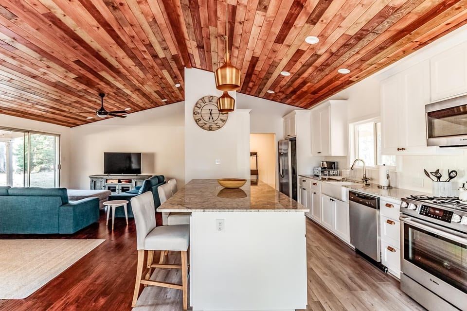 Pine Ridge Peak House in Oakhurst