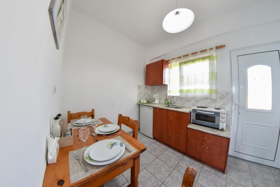 Coffee/tea facilities, Kitchen or kitchenette, Dining area